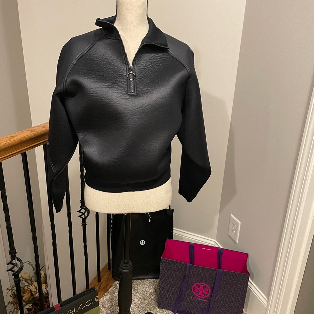 Avec Les Filles Woman’s Faux Leather top is in excellent condition size M - Picture 1 of 11